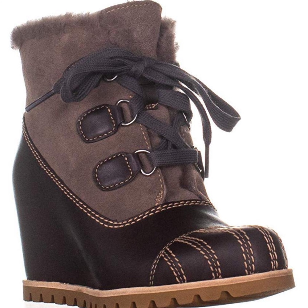 Ugg Alasdair waterproof boot size 7.5